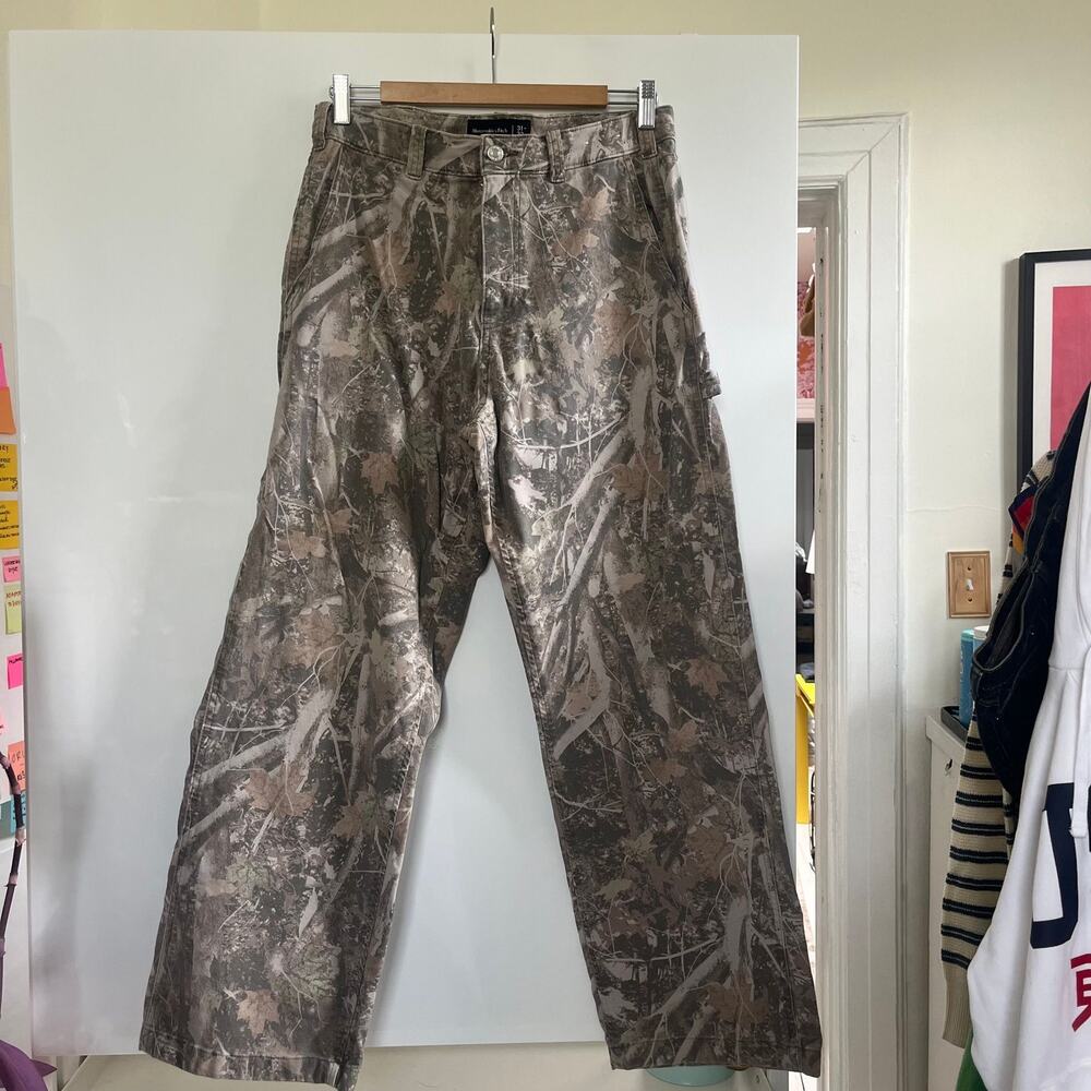 Abercrombie & Fitch Camo cargo style 31 x 30